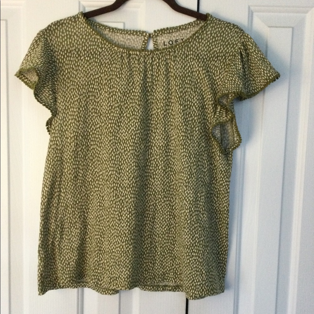 Cute LOFT blouse with ruffled sleeves